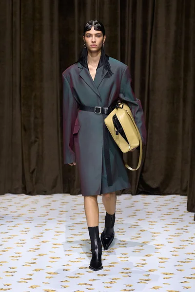 Look 1